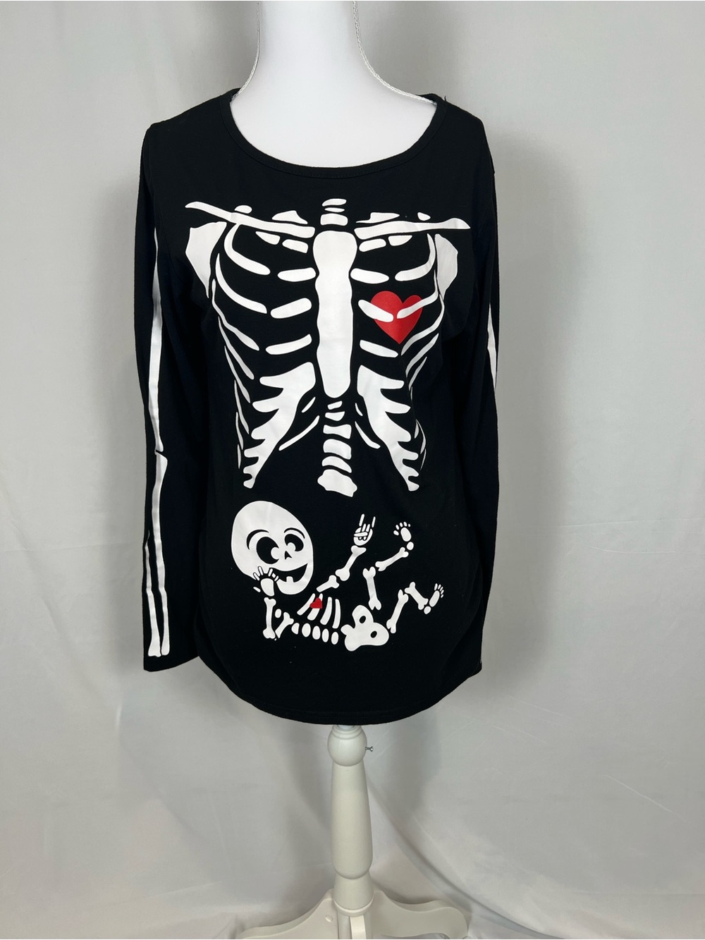 Pregnant Mom and Baby Black Skeleton Graphic Long Sleeve Top with Red Heart